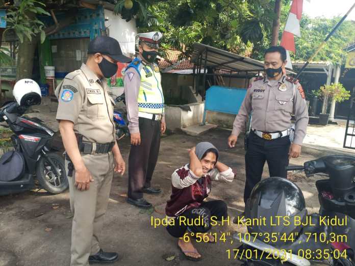 You are currently viewing Polsek Bojongloa Kidul Melaksanakan Operasi Yustisi Dan Sosialisasi Perwal No 1 Tahun 2021