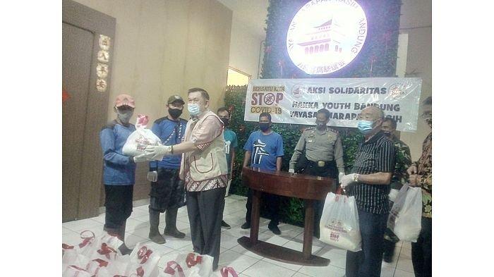 You are currently viewing Bojongloa Kidul Kota Bandung Berlimpah Bantuan, Camat Bangga, Warga Miliki Jiwa Gotong Royong Besar