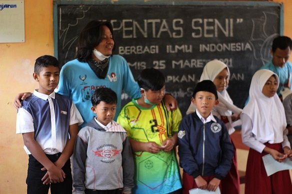 You are currently viewing Risau Pendidikan di Indonesia Tak Merata, FBII Terjun ke Daerah Tertinggal