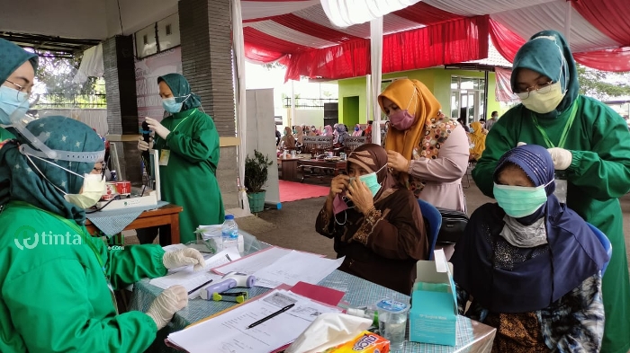 You are currently viewing Gandeng Cicendo, Dinkes Majalengka Operasi 50 Penderita Katarak